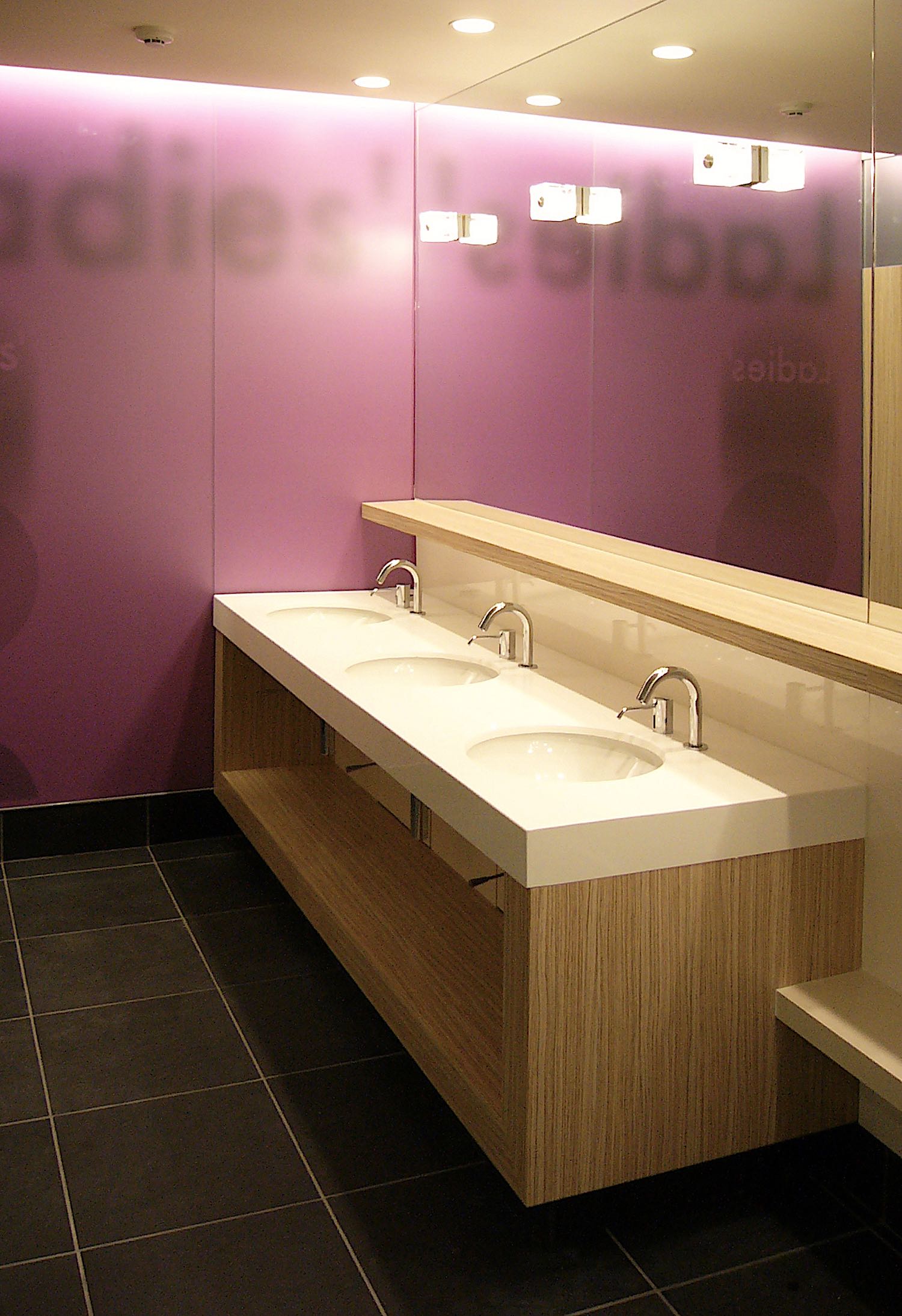 PARCO Nagoya Toilet / nf.Design co.,ltd. | Nakahara・Fukushima